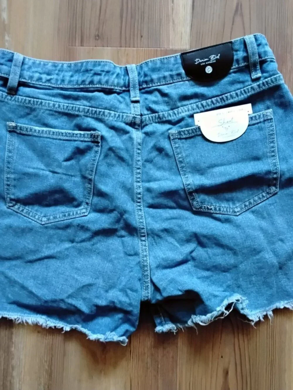 NWT Denim Blvd Los Angeles Distressed Raw Hem Stretch Denim Shorts Women's L